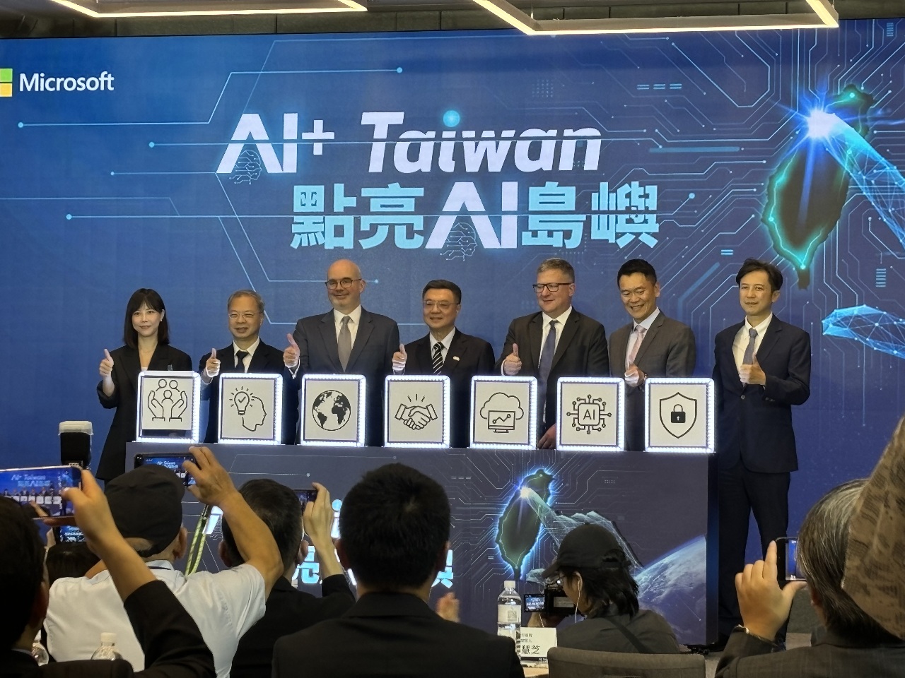 台灣微軟資料中心啟用 卓揆承諾供電無虞