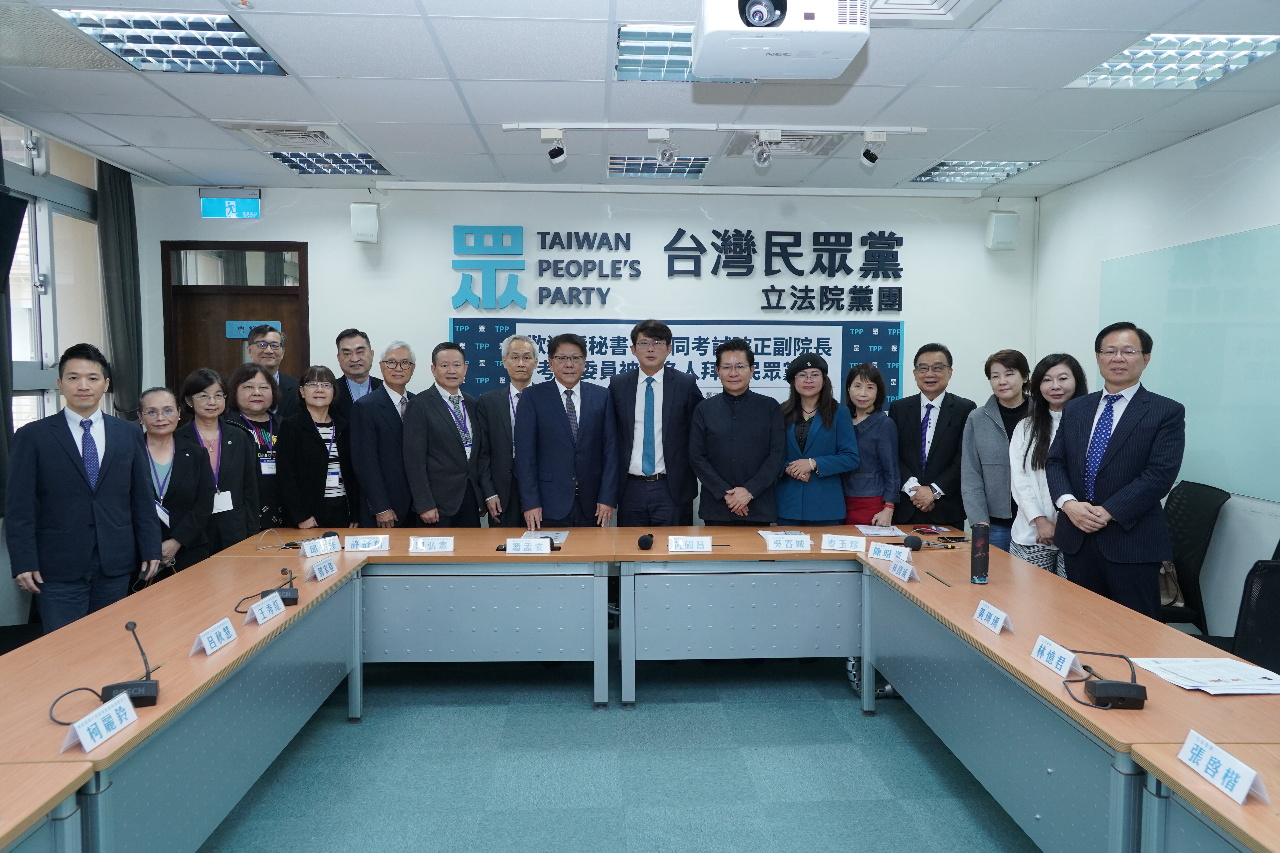潘孟安率考委被提名人拜會民眾黨團 黃國昌批連問卷都不願答