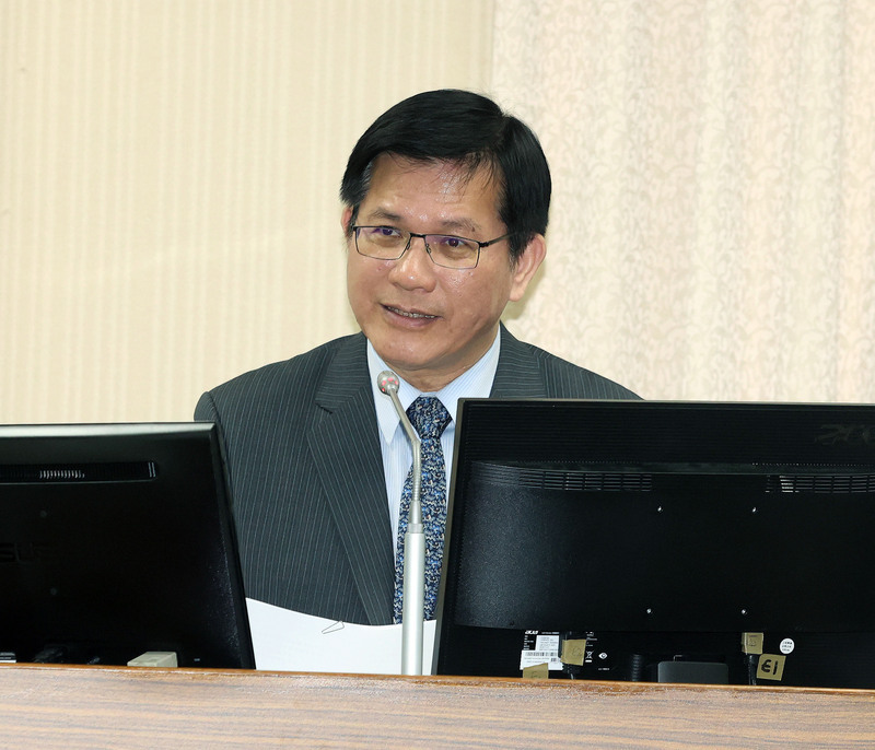 台灣電動巴士啟運巴拉圭 林佳龍：落實榮邦計畫