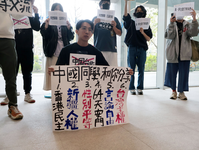 台灣學生抗議陸生團統戰 感動海外中國青年