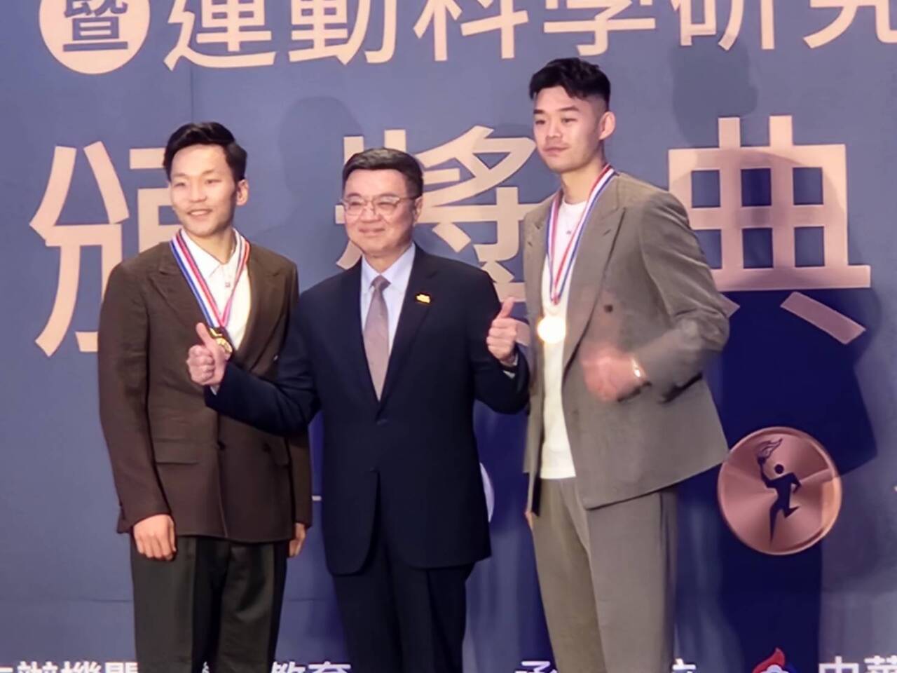 「麟洋配」2度拿國光一等一獎章 李洋：人生很棒的成就