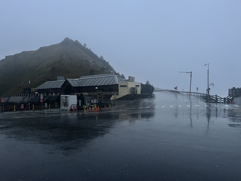 合歡山區道路局部結冰   車輛管制須加掛雪鏈