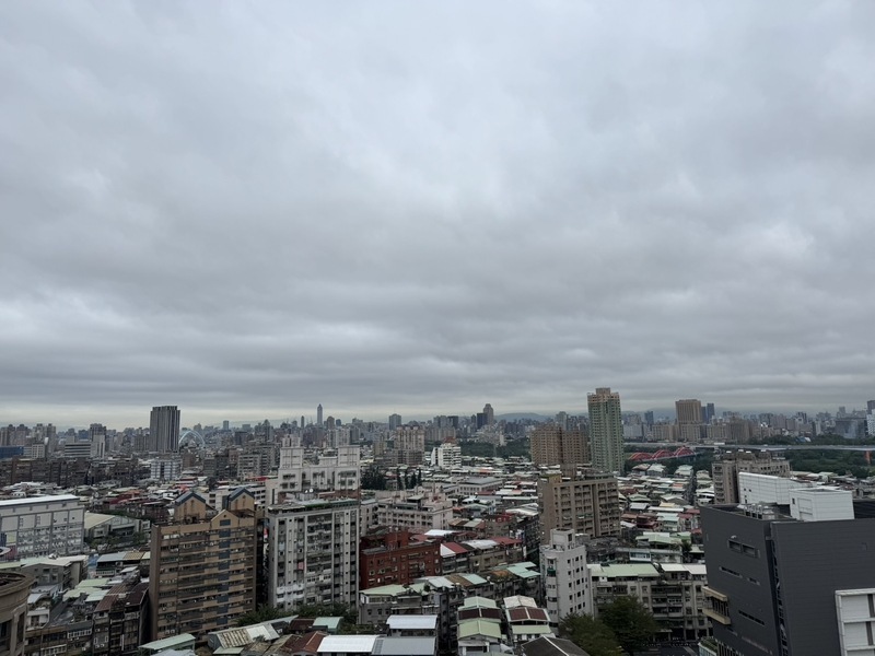 北東多雲局部雨  清晨中南部局部霧