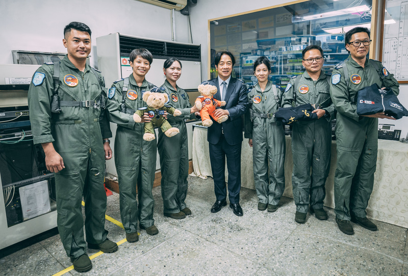 賴總統視導空軍聯隊  勗勉作國軍堅實後盾