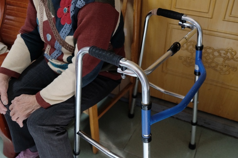 就業服務法三讀 80歲以上長者聘僱外籍看護免巴氏量表