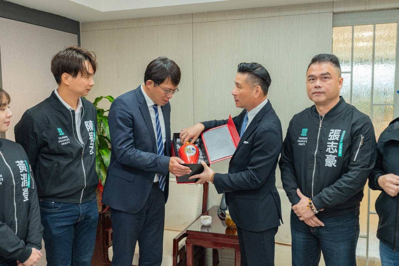 角逐民眾黨揆 黃國昌拜會北市議會談及地方選舉布局