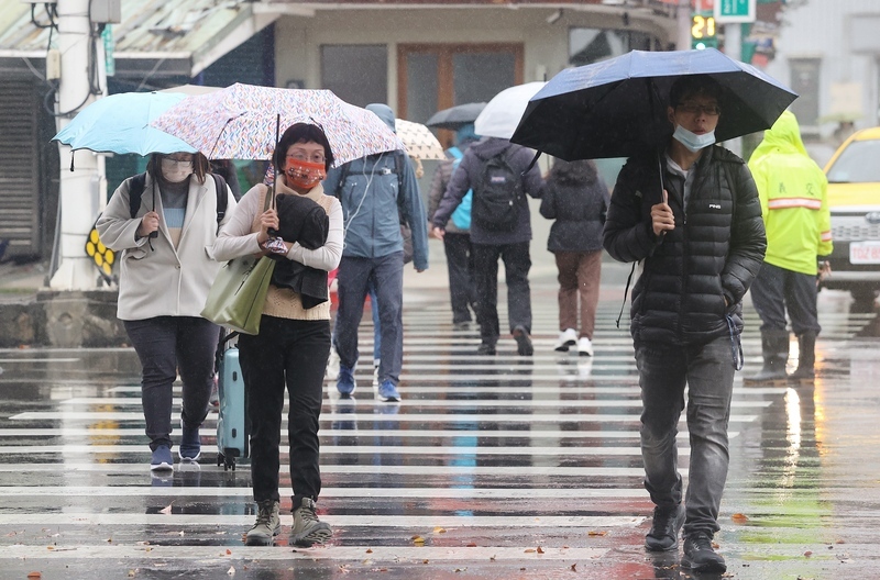 明起水氣多轉濕冷 下一波寒流週末抵達