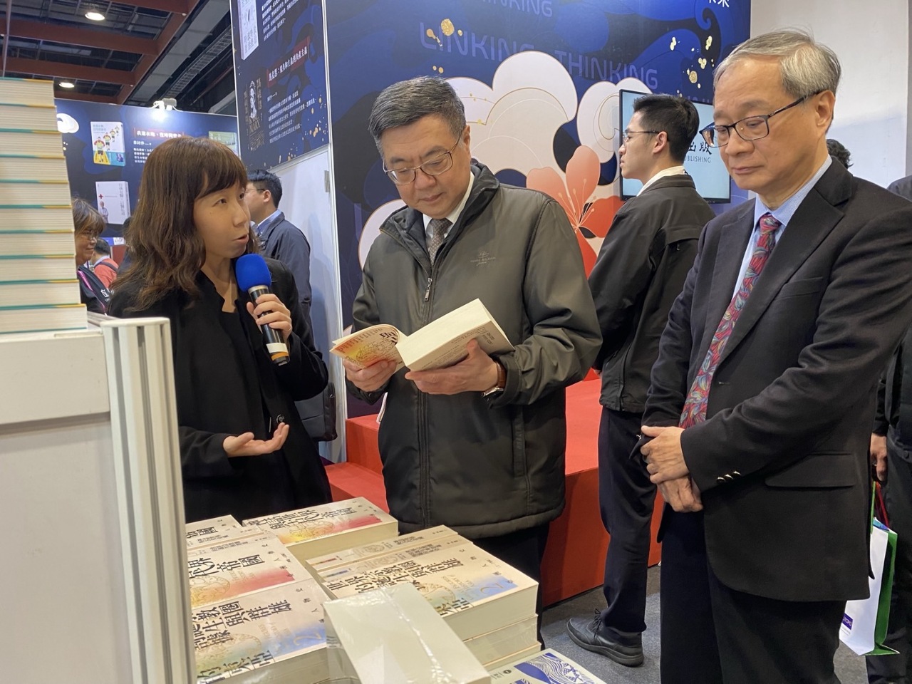 親訪台北國際書展  卓揆致贈「全台最南極偏鄉小學」書單曝光