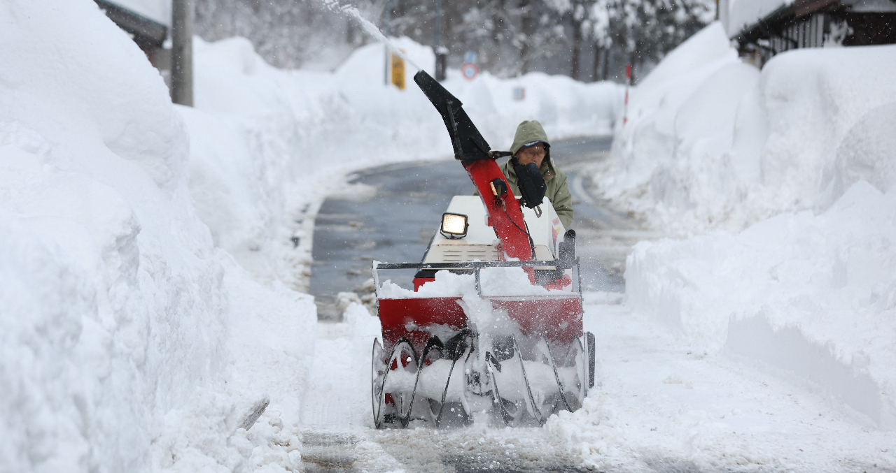 日本大雪影響新幹線 青森酸湯積雪387公分
