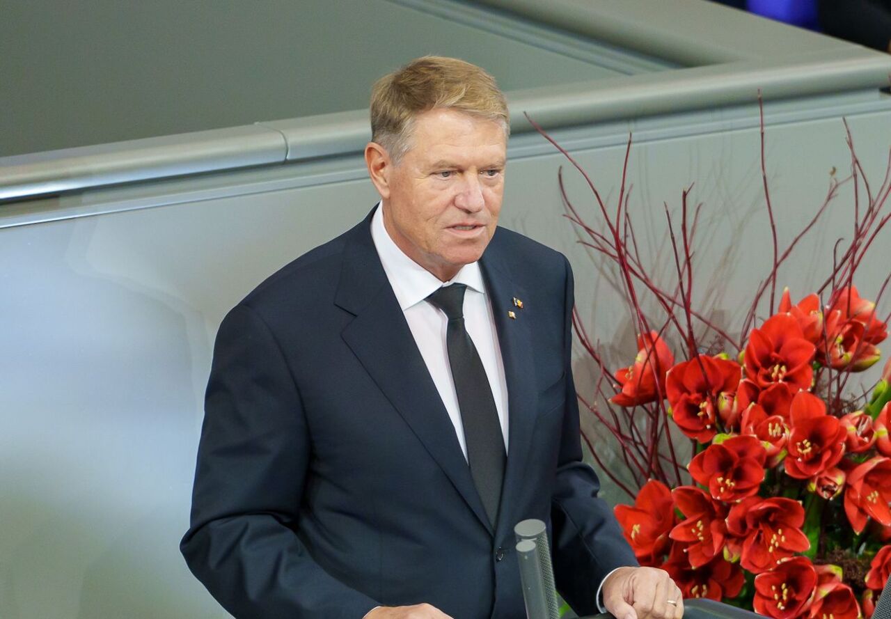 羅馬尼亞大選法院裁定無效後 總統宣布下台
