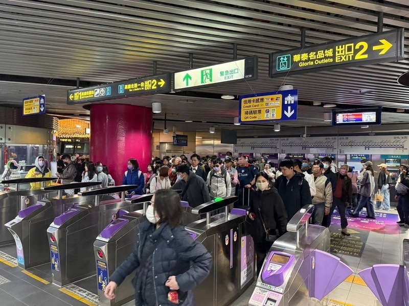 創紀錄！機捷單日運量27萬人次 台灣燈會加持