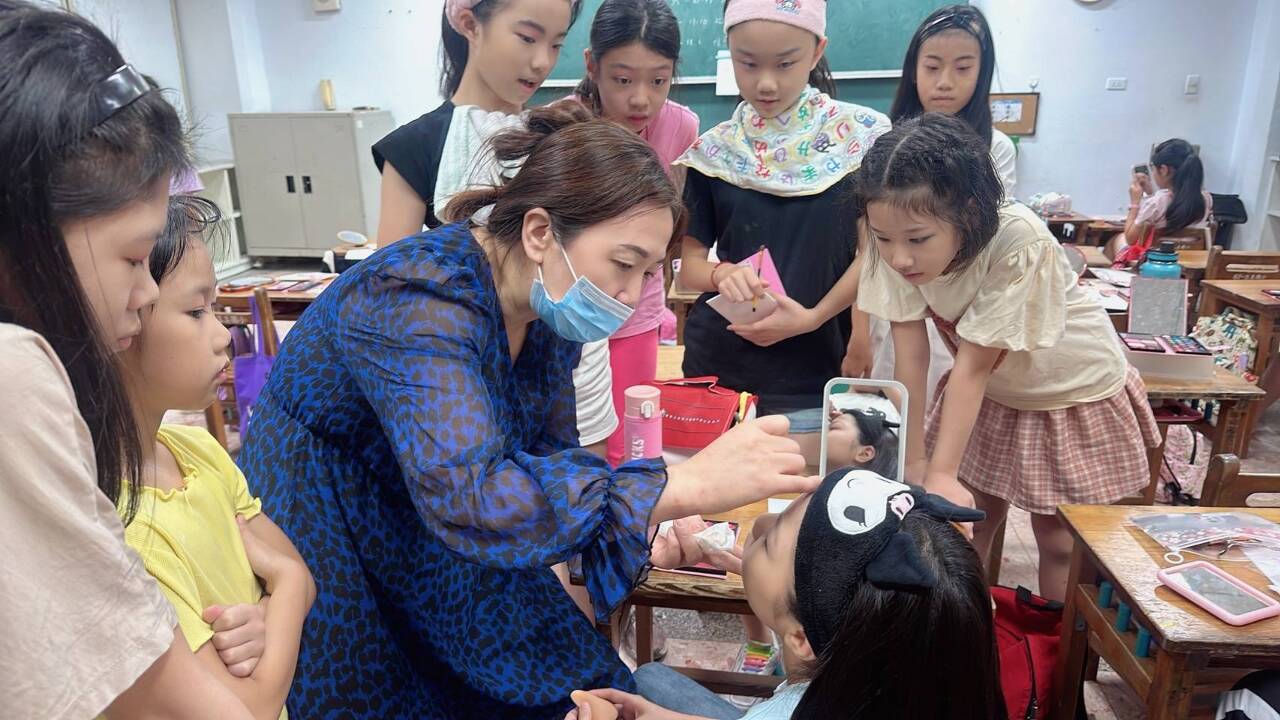 三年修完空中大學課程，女兒上大學了，她想出國深造！