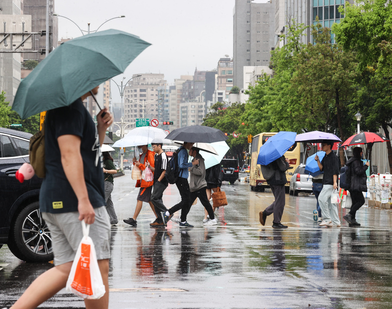 中部以北宜花雨勢明顯氣溫下降 晚上降雨趨緩