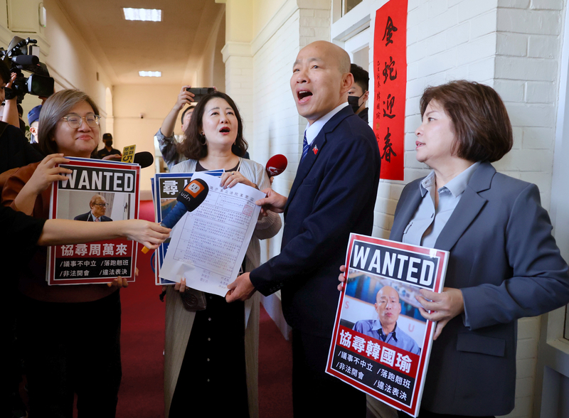 民進黨團兵分多路擋雙公投 議場前排班、行文韓國瑜要求協商