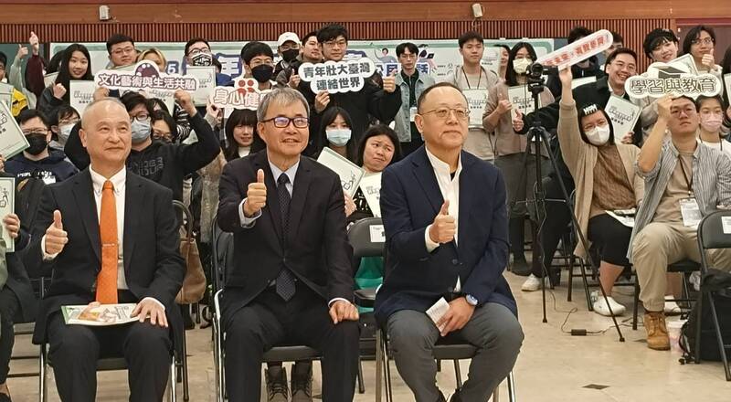 青年海外圓夢 鄭英耀：800人想去瑞典觀摩氣候變遷