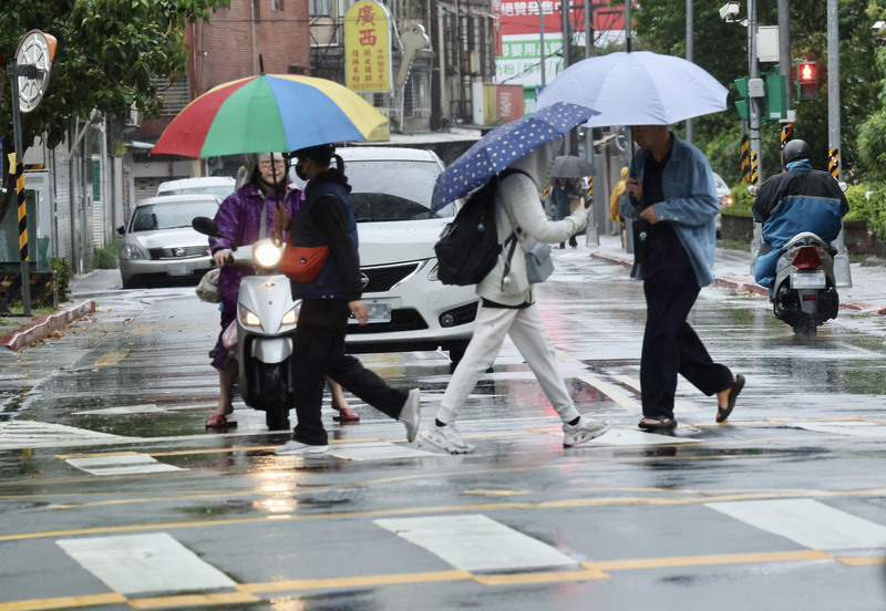 母親節周末假期被攪亂 各地雷陣雨不斷、防大雨或豪雨