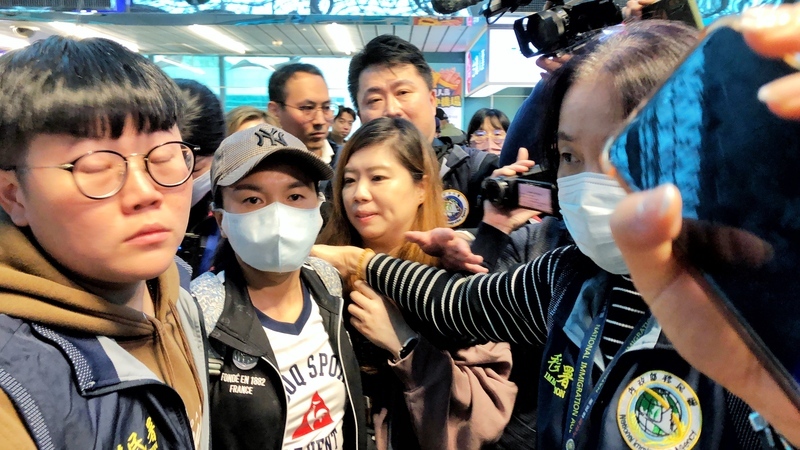 中配小微遭強制出境 抵桃機高喊愛家愛國有錯嗎
