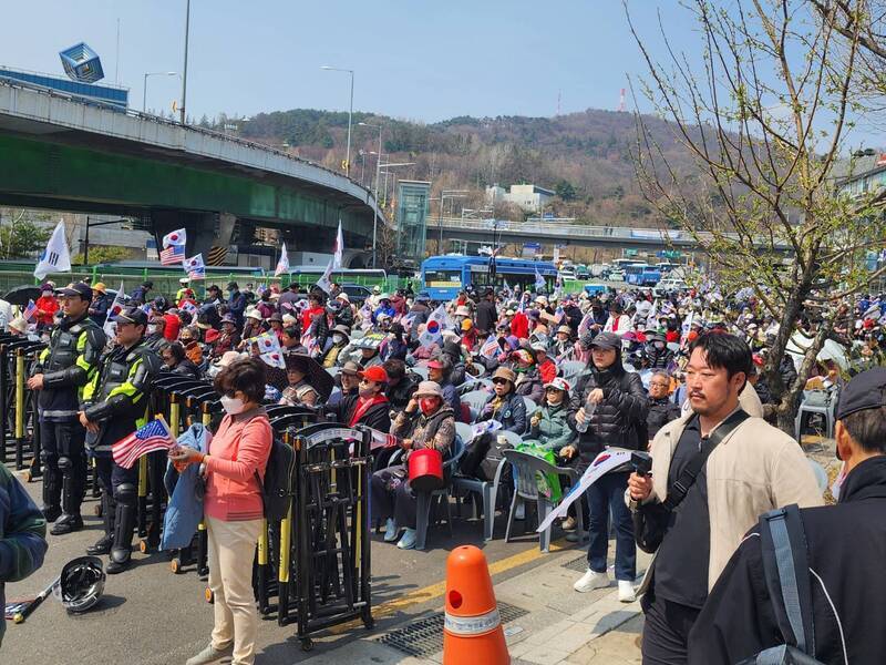 尹錫悅彈劾案通過即刻免職&nbsp; 支持與反對群眾兩樣情