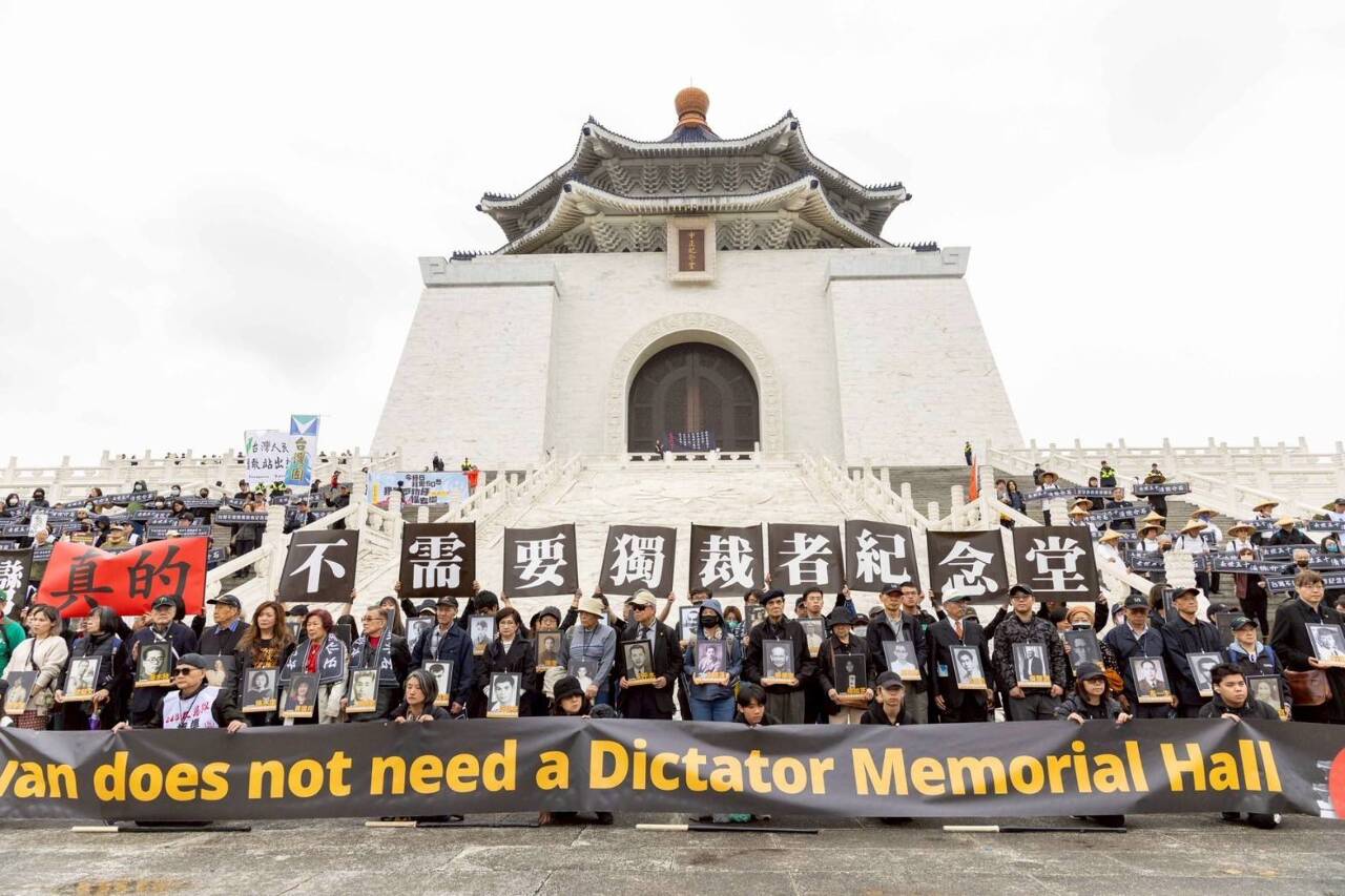 「台灣不需要獨裁者紀念堂」 百名政治受難團體齊聚 要求關閉「中正廟」