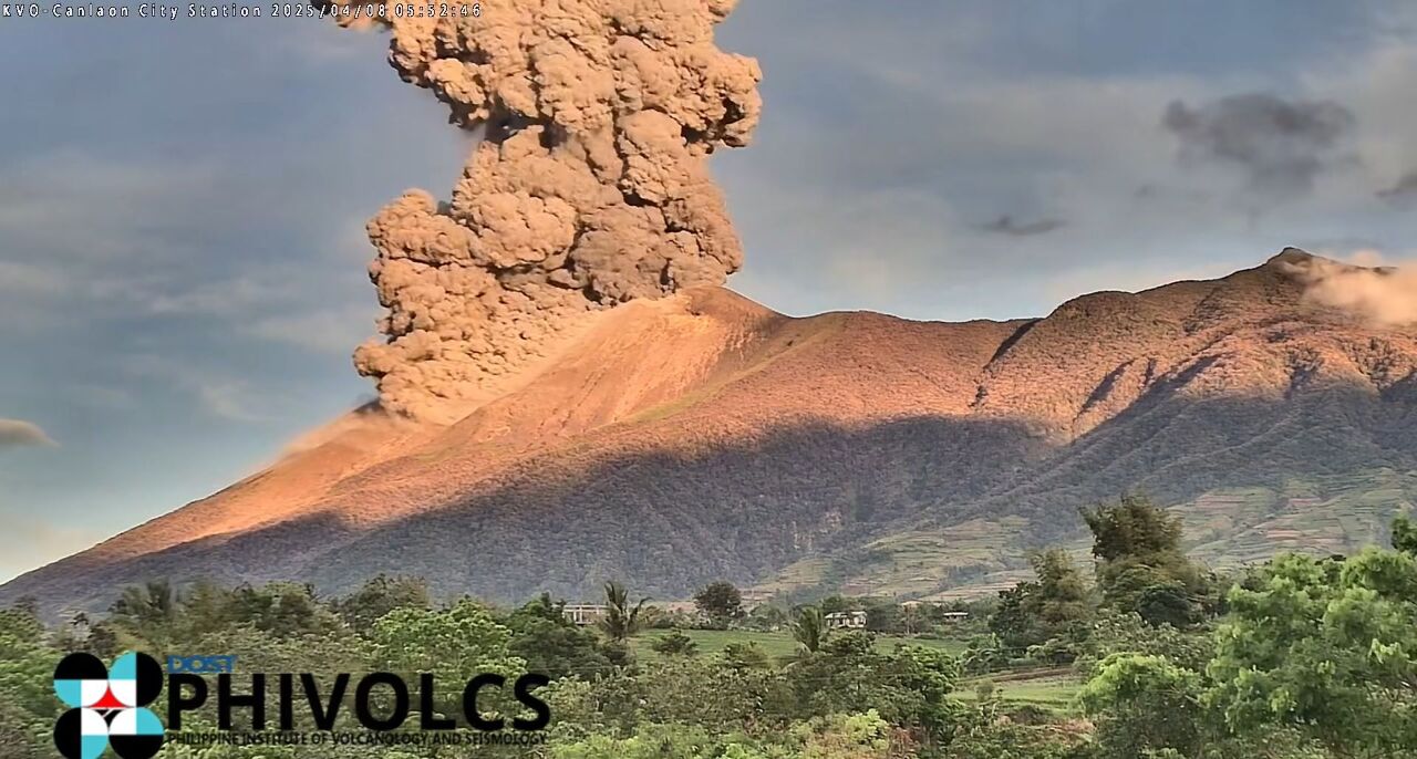 菲律賓中部火山噴發 火山灰直衝4000公尺高