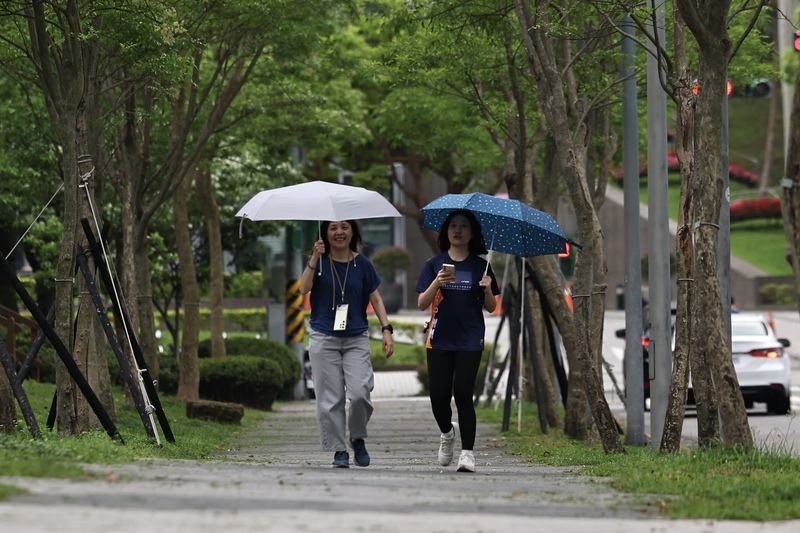 午後山區北部雷陣雨 南部近山區悶熱逾32度