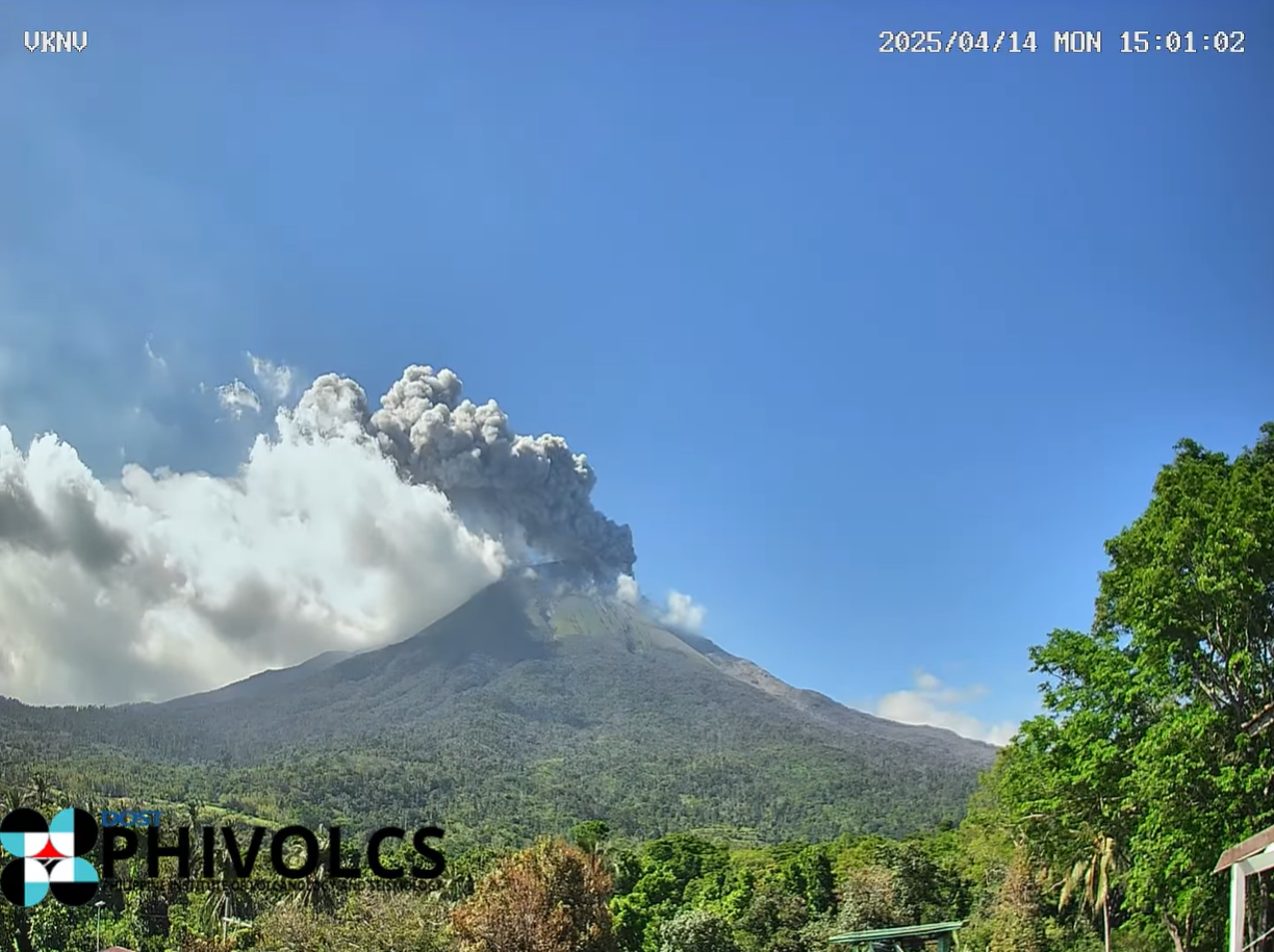 菲律賓中部活火山蠢動 噴出煙雲達800公尺