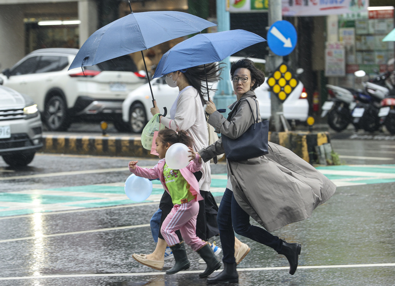 鋒面南移苗栗台中豪雨特報 花東留意強降雨