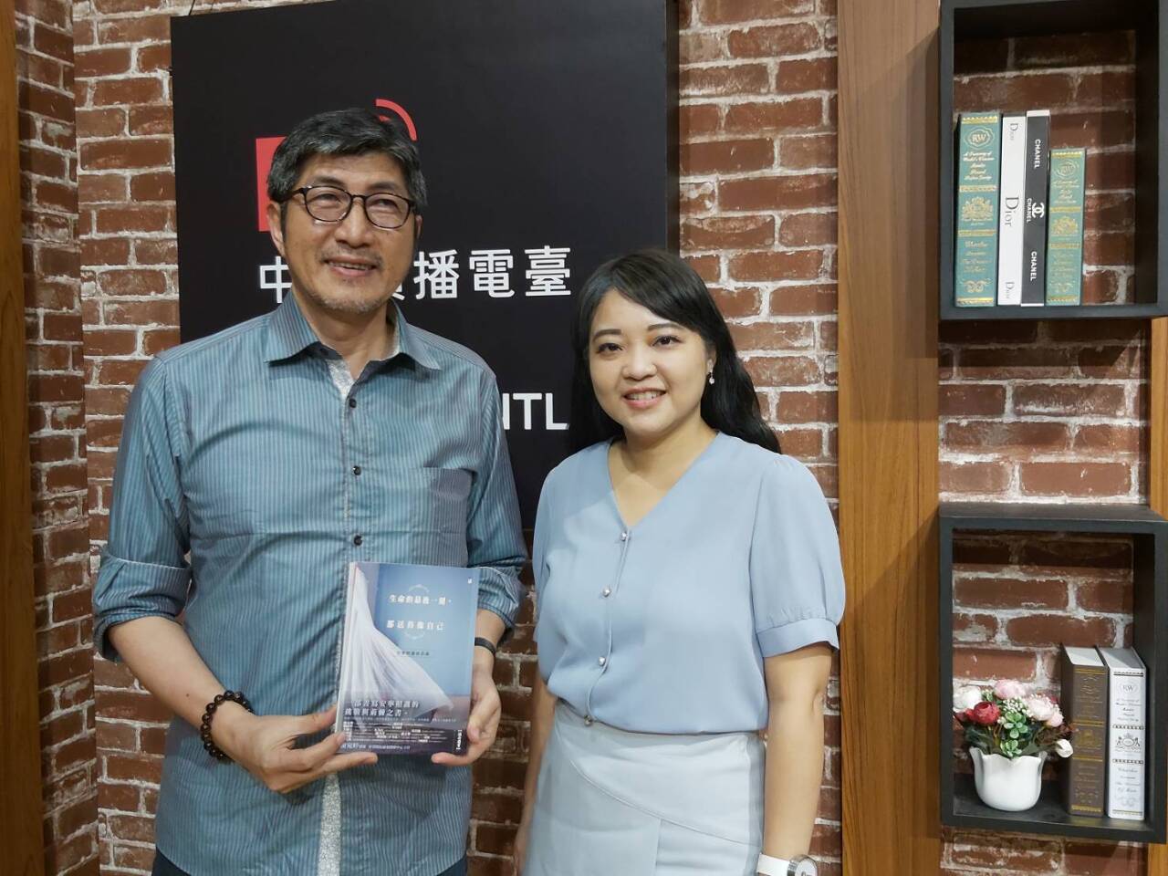 揭開生命的安寧之道∕專訪謝宛婷談《生命的最後一刻，都活得像自己：安寧照護的真義》以及版本書店