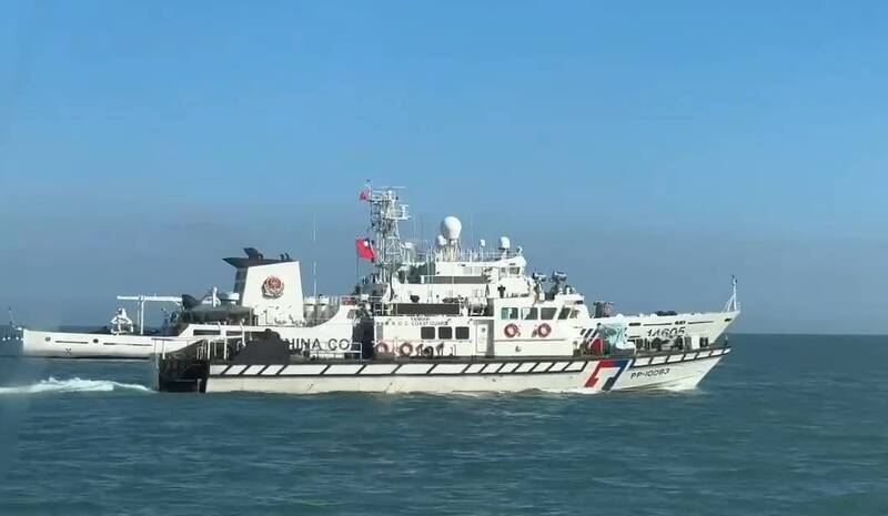 中國4海警船侵擾金門海域   海巡併航強制驅離