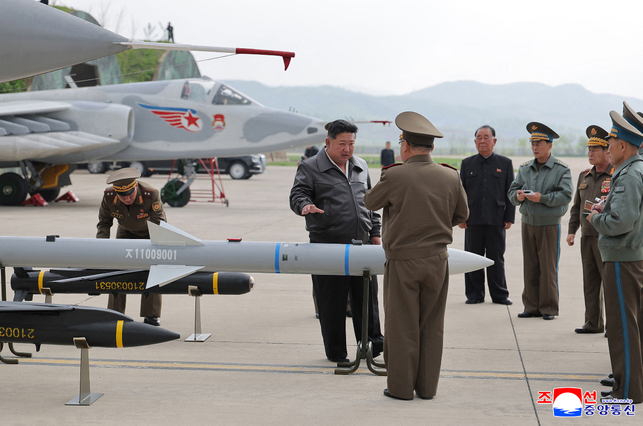 金正恩視察北韓空軍演習 勒令加強備戰