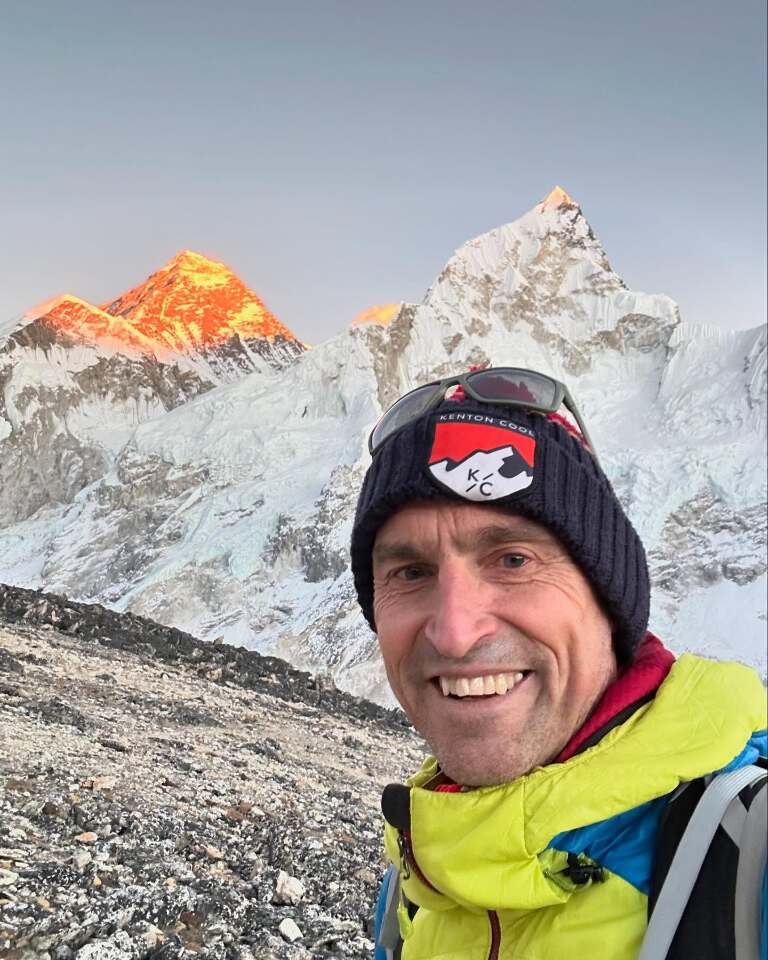 英國登山家庫爾第19次登頂聖母峰 創非雪巴人紀錄