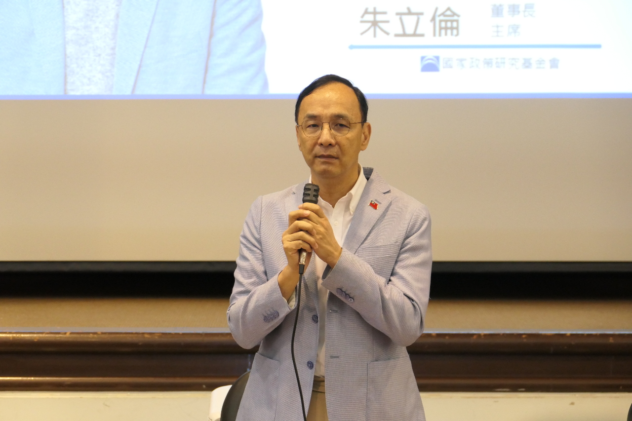 國民黨智庫公布總統就職一週年民調 近五成民眾認為內閣應改組