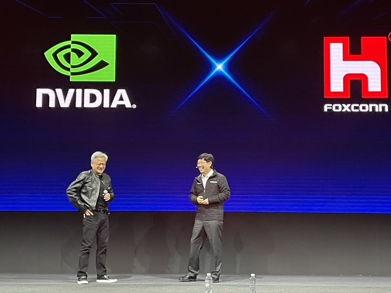 劉揚偉指算力需求只會增加 黃仁勳：AI突破摩爾定律