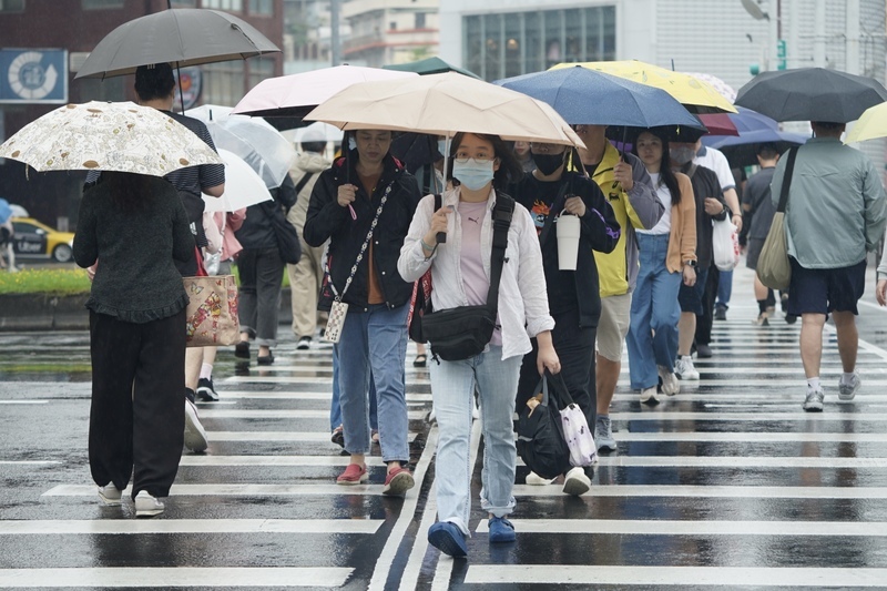 南海熱帶擾動持續發展 12日起防劇烈降雨