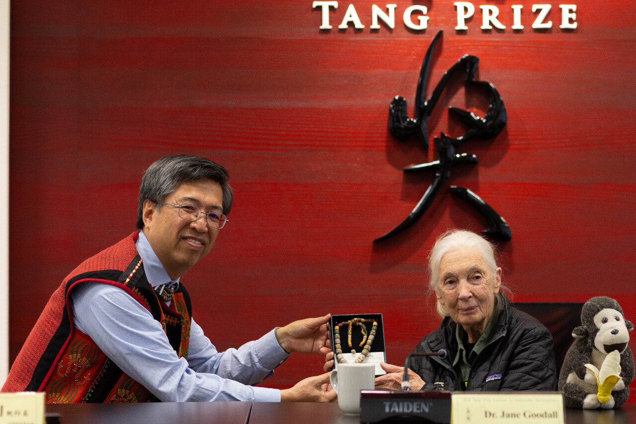 唐獎永續發展奬得主珍古德回娘家 勉勵年輕人發揮影響力護地球