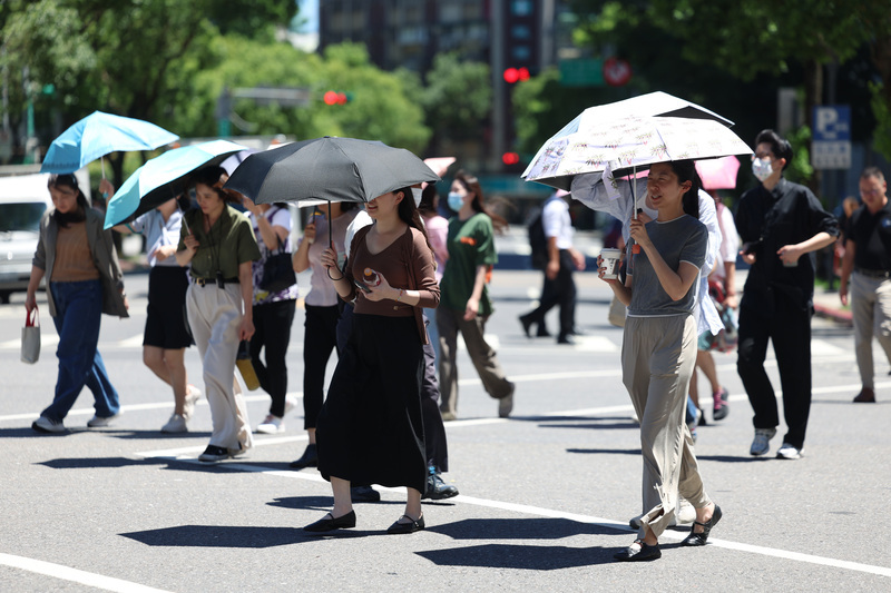 高、屏高溫黃燈 午後多處有雷陣雨